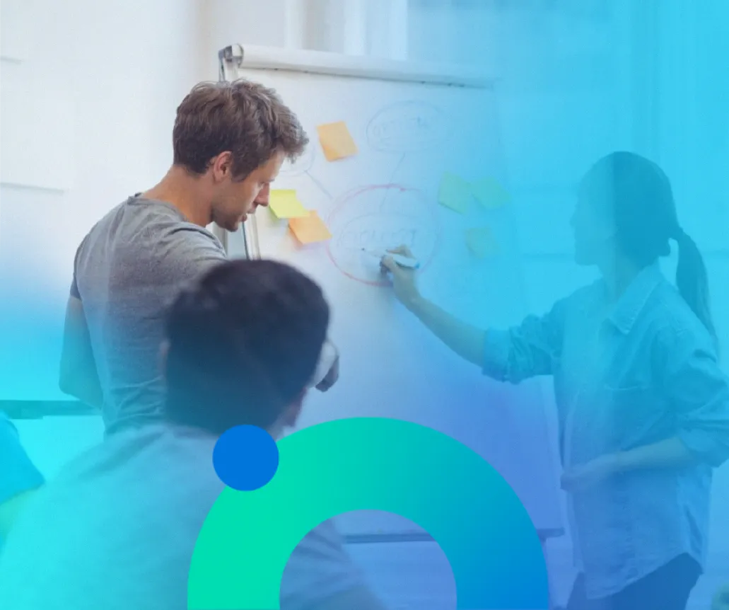 Equipo de trabajo reflexionando sobre su organización